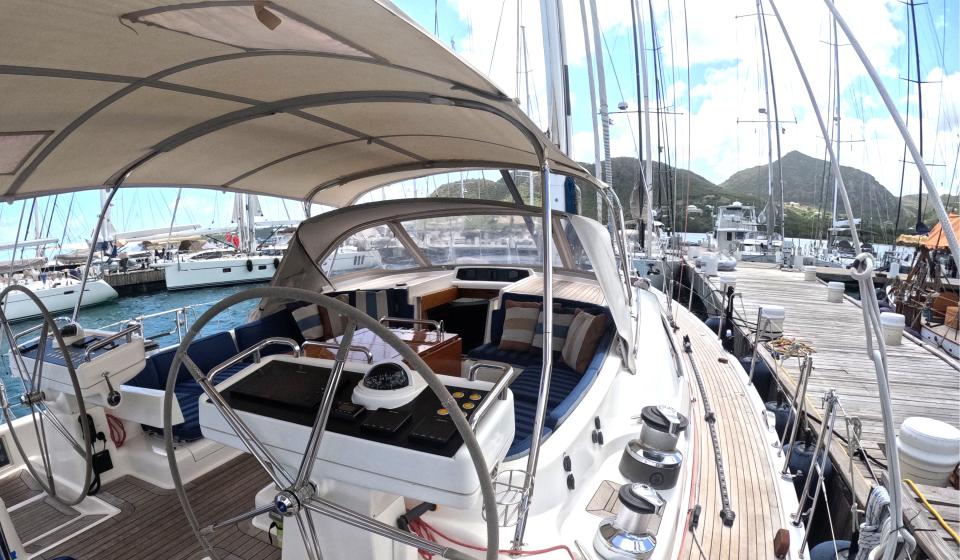 Oyster 655 exterior v3