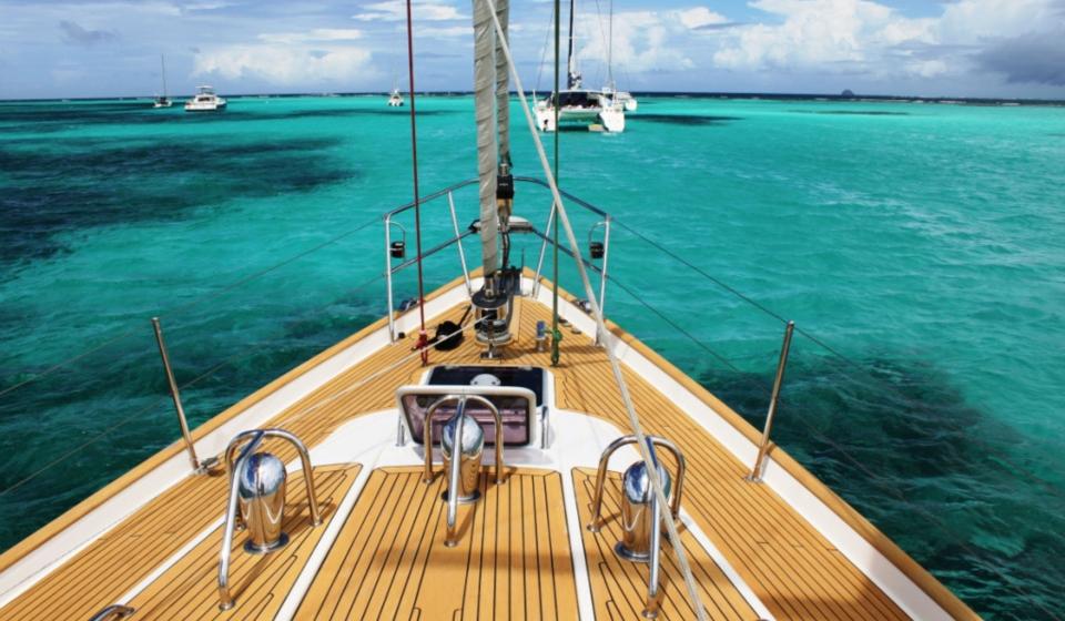 Oyster 66 Foredeck v4