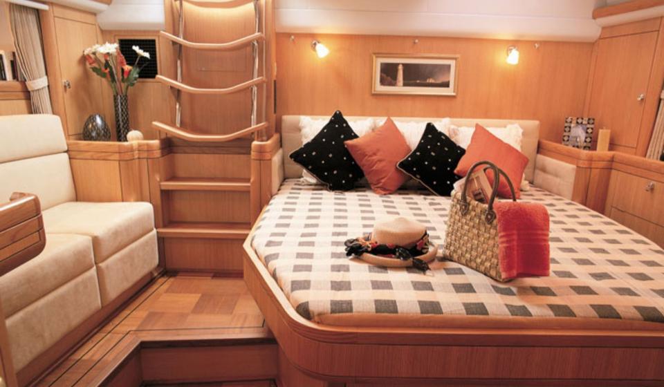 Oyster 66 Master Cabin v4