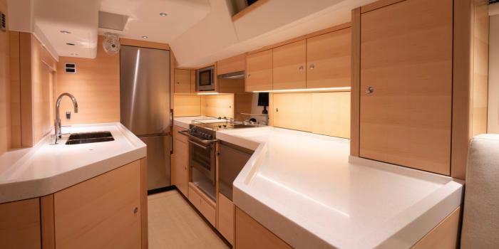 Oyster 675 Blynken now available through Oyster Brokerage Interior 4