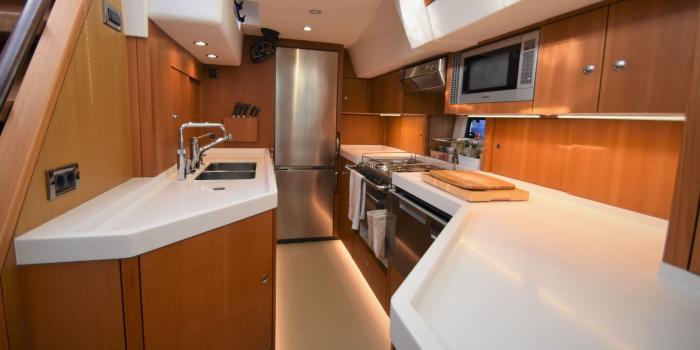 Oyster 675 Galley v2
