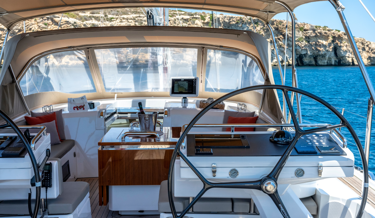 Oyster 675 Ri Ra Cockpit Helm