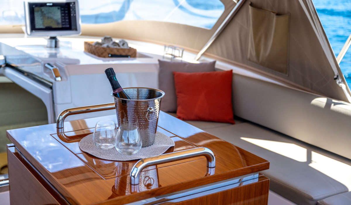 Oyster 675 Ri Ra Cockpit Table