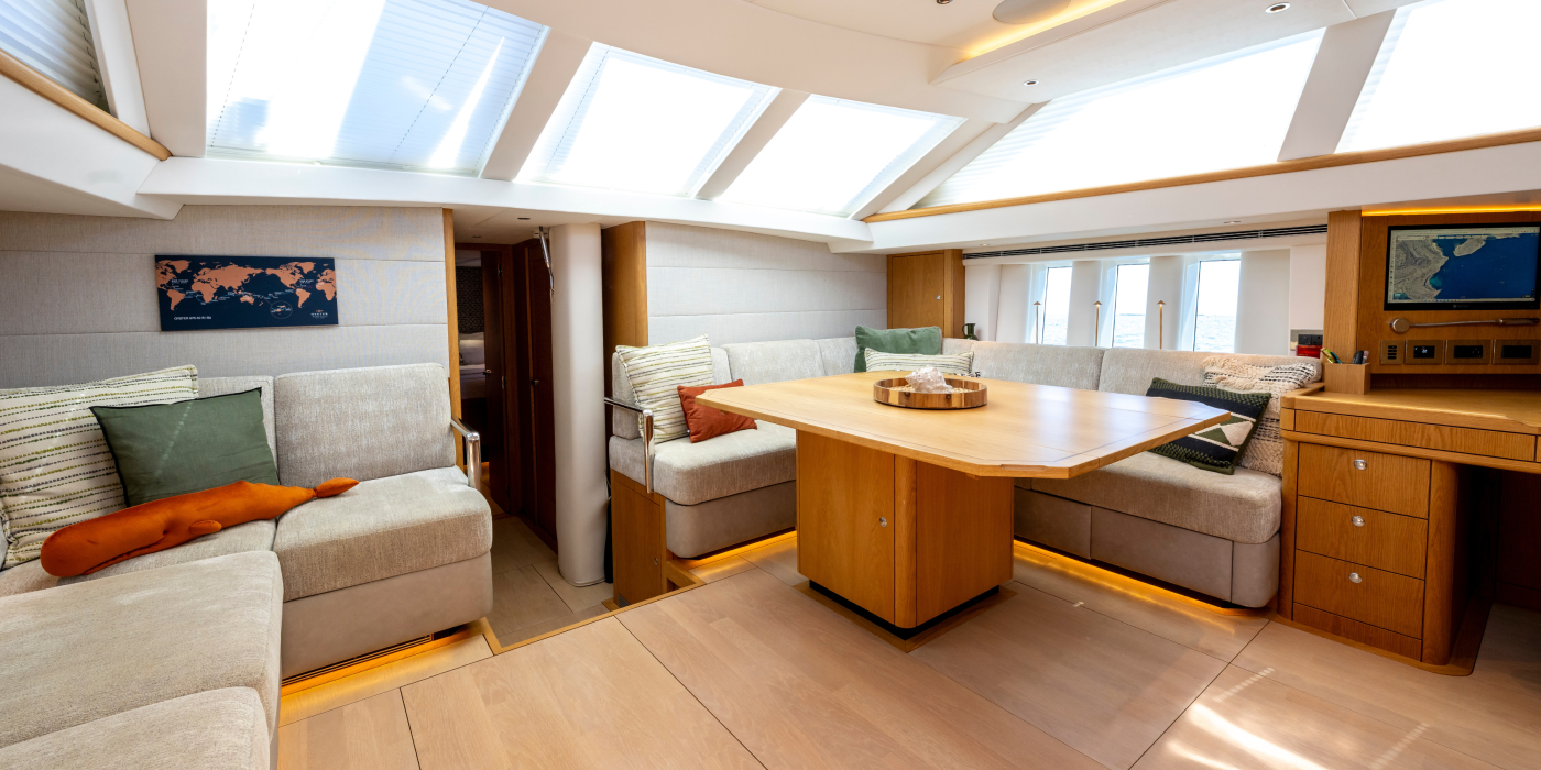 Oyster 675 Ri Ra Saloon