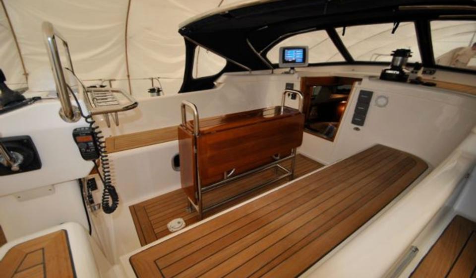 Oyster 70 Cockpit v4