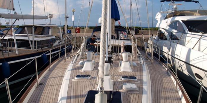 Oyster 70 Foredeck v4