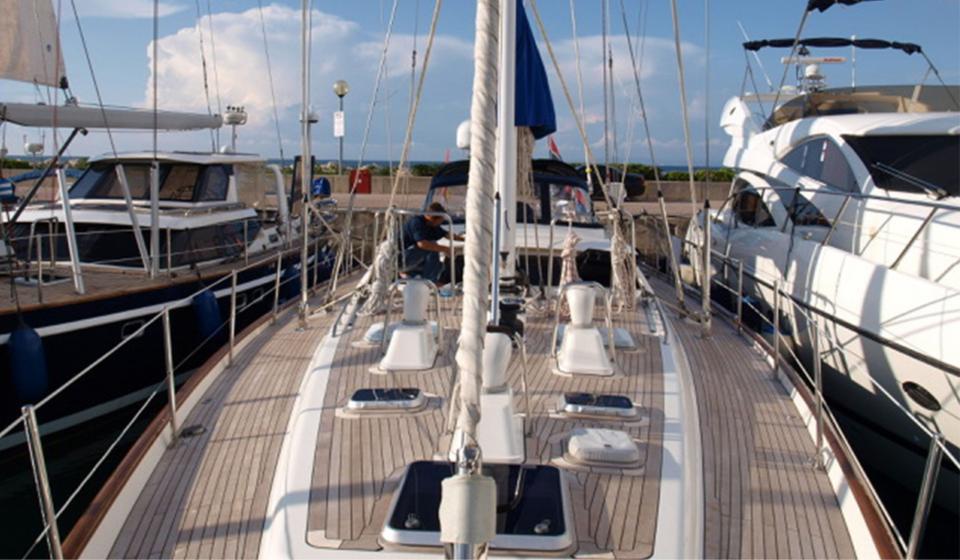 Oyster 70 Foredeck v4