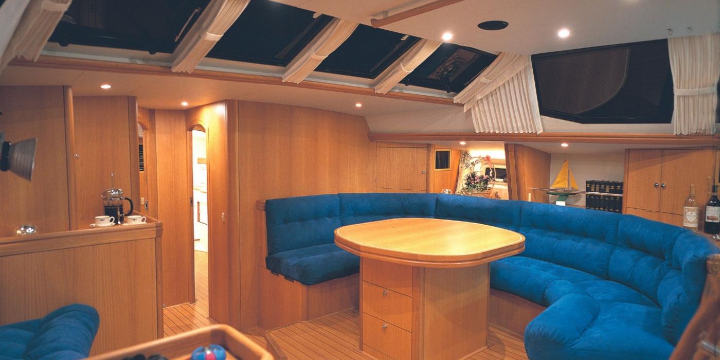 Oyster 70 Saloon blue