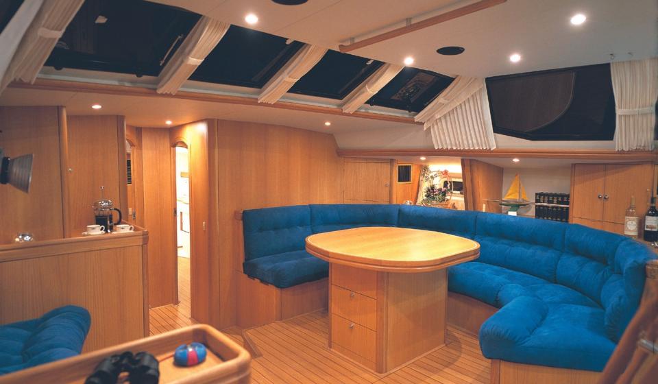 Oyster 70 Saloon blue