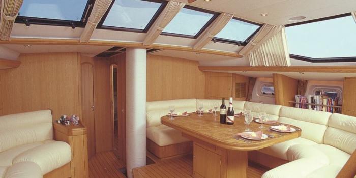 Oyster 70 Saloon white