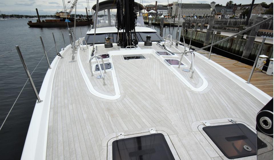 Oyster 72 Foredeck v3