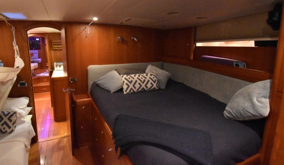 Oyster 72 Fwd Dbl Cabin