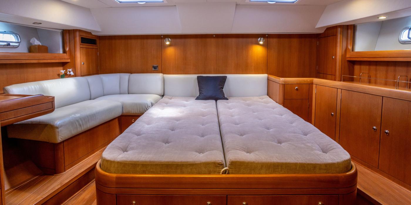 Oyster 72 Gallery Interior 3