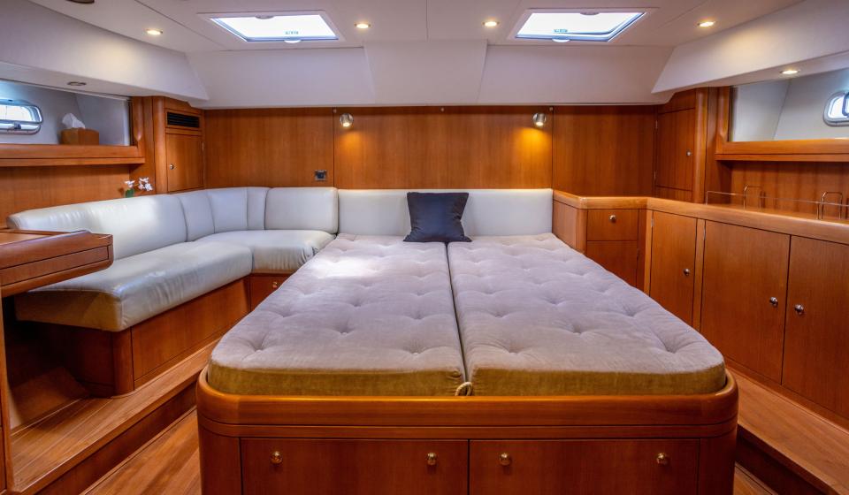 Oyster 72 Gallery Interior 3