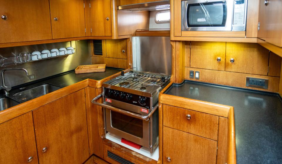 Oyster 72 Gallery Interior 4