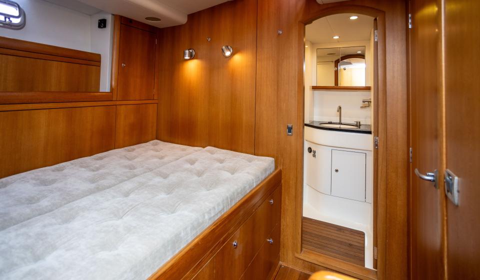 Oyster 72 Gallery Interior 6