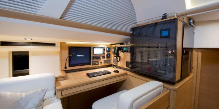 Oyster 725 Chart Table v2