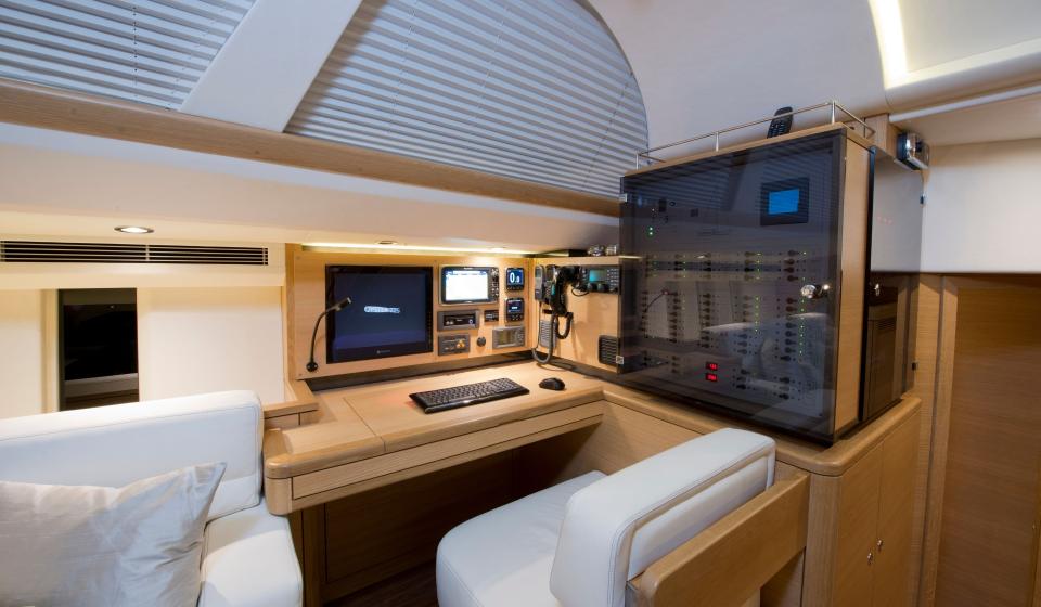 Oyster 725 Chart Table v2