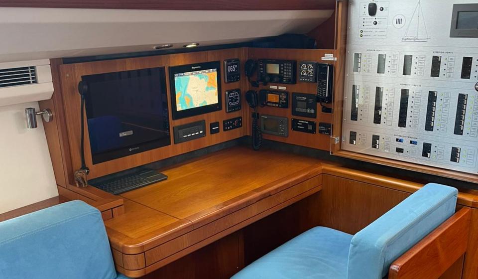 Oyster 725 Gallery 10