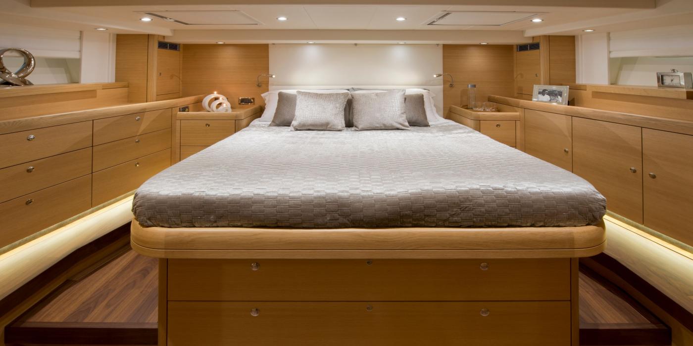 Oyster 725 Master Cabin v2