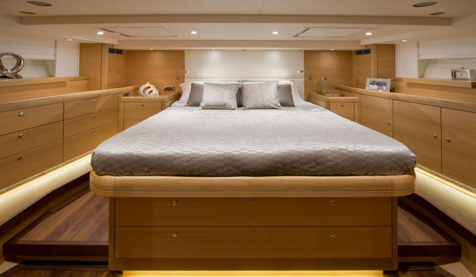 Oyster 725 Master Cabin v2