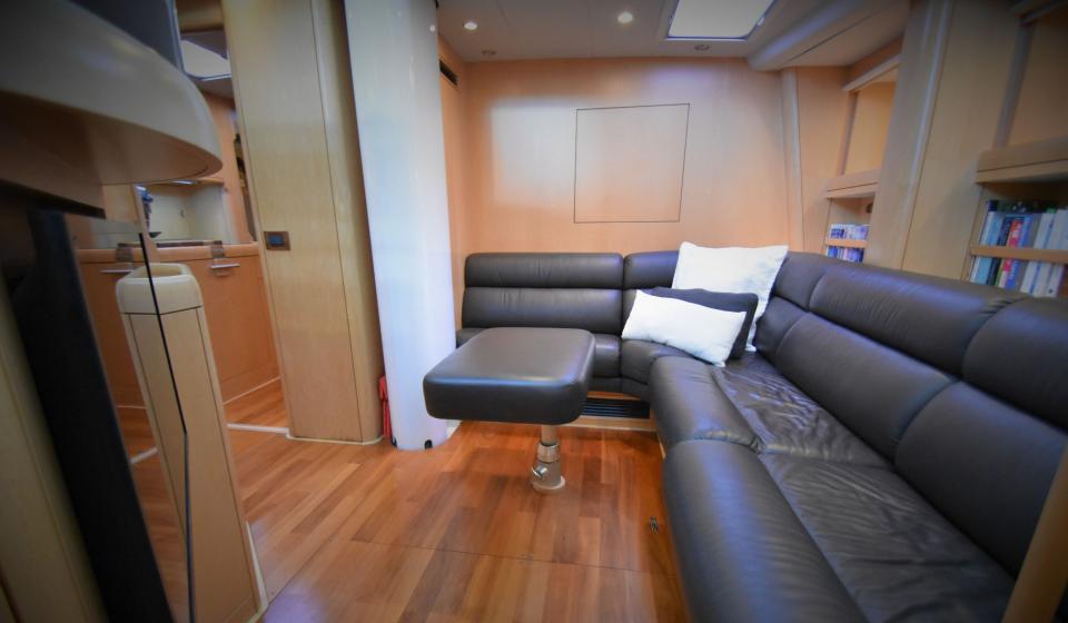 Oyster 82 Lower Saloon v2