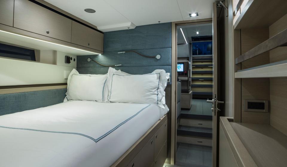 Oyster 825 Double Cabin