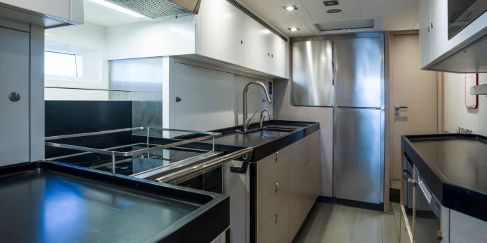 Oyster 825 Galley v2