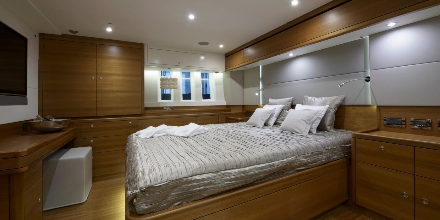 Oyster 825 Master Cabin v2