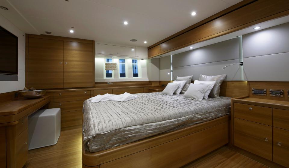 Oyster 825 Master Cabin v2