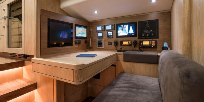 Oyster 885 Chart Table v2