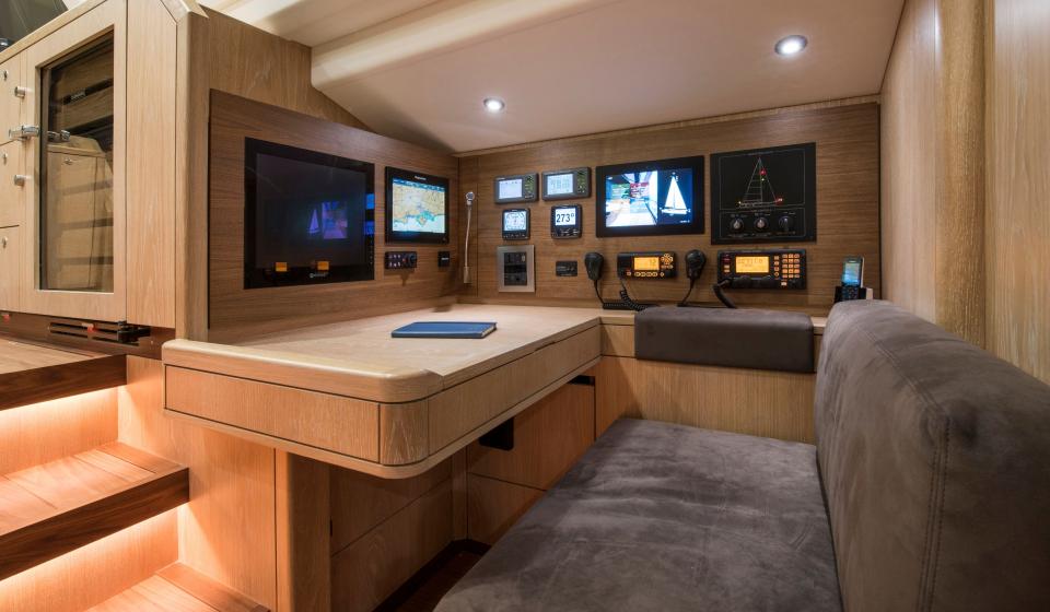 Oyster 885 Chart Table v2