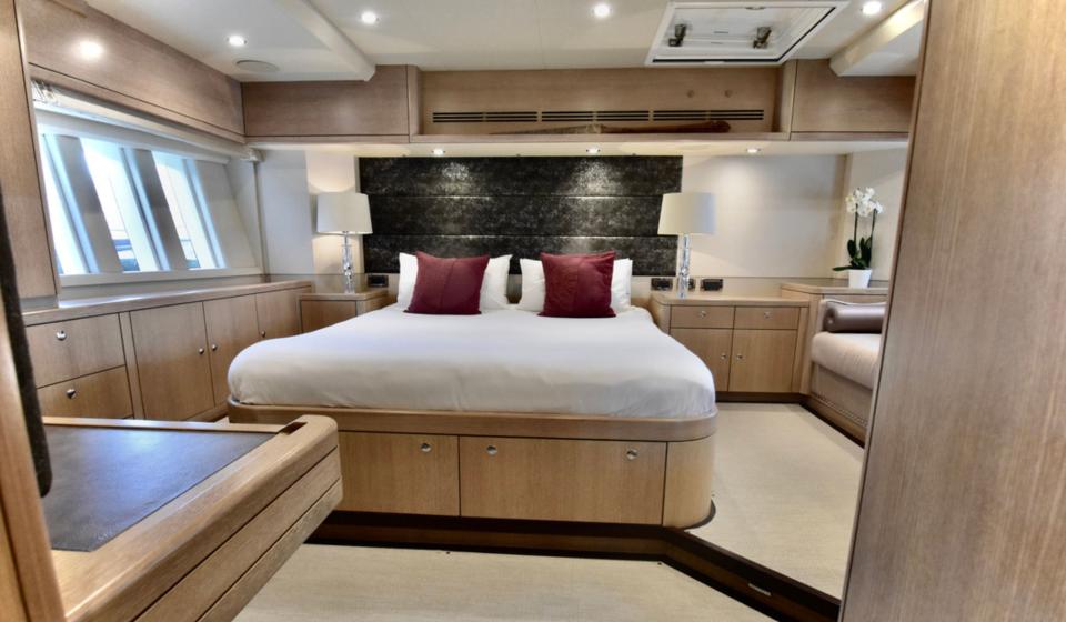 Oyster 885 Gallery 13 v2