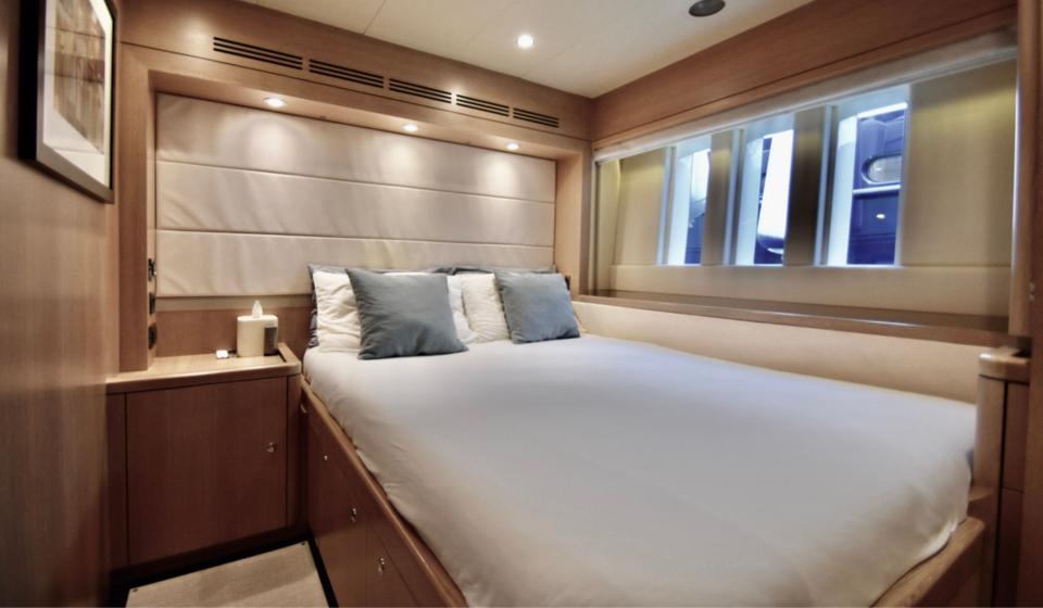 Oyster 885 Gallery 15 v2