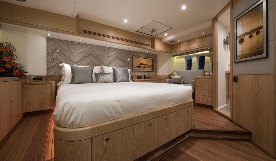 Oyster 885 Master Cabin v2