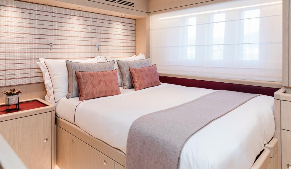 Oyster 885 Sunyo Interiors