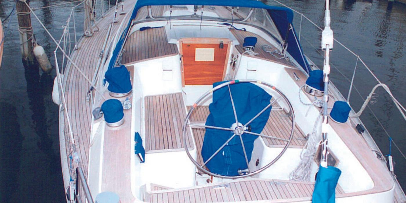 Oyster HP37 Deck Aerial