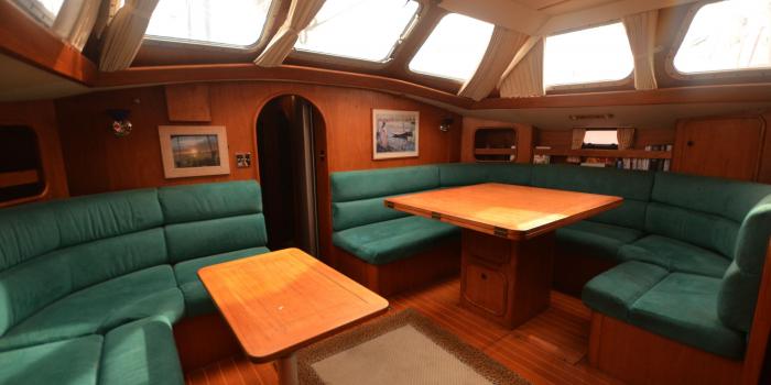 Oyster HP46 Saloon 1