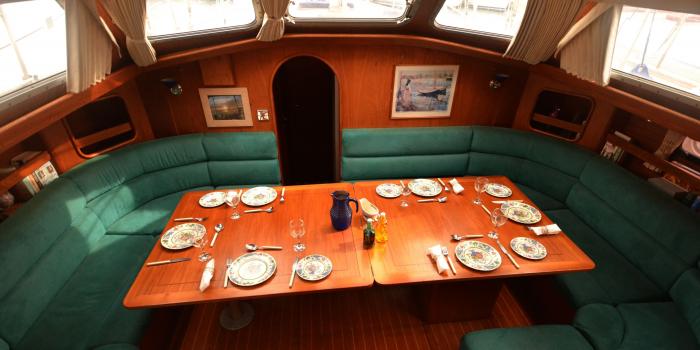 Oyster HP46 Saloon 4