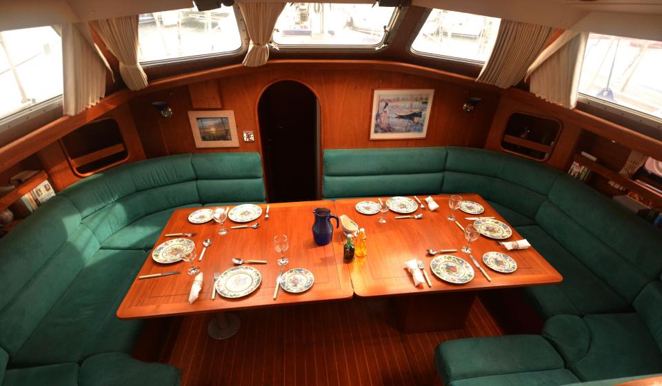 Oyster HP46 Saloon 4