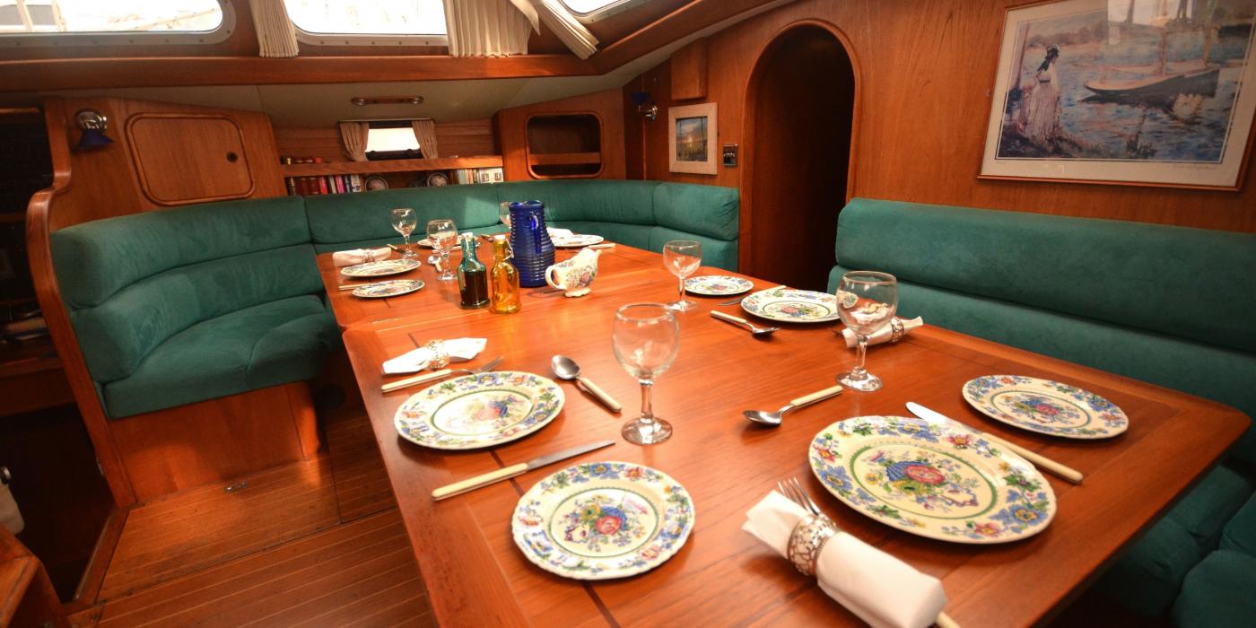 Oyster HP46 Saloon 5