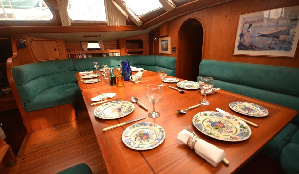 Oyster HP46 Saloon 5