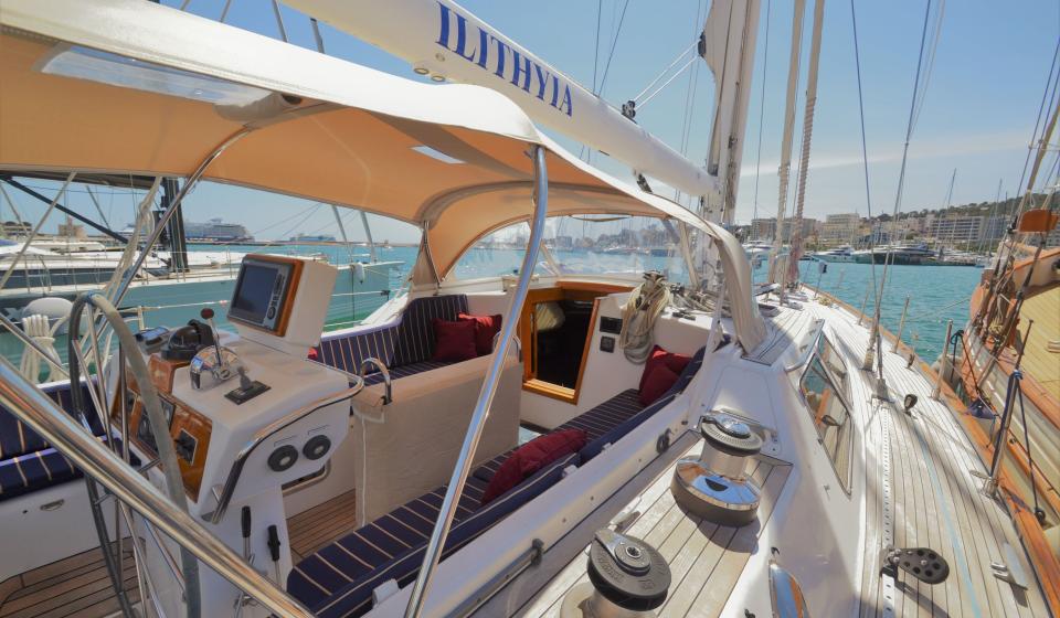 Oyster HP68 Cockpit 1