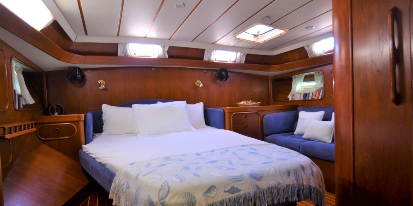 Oyster HP68 Master Cabin 1