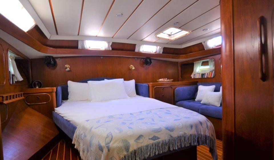 Oyster HP68 Master Cabin 1