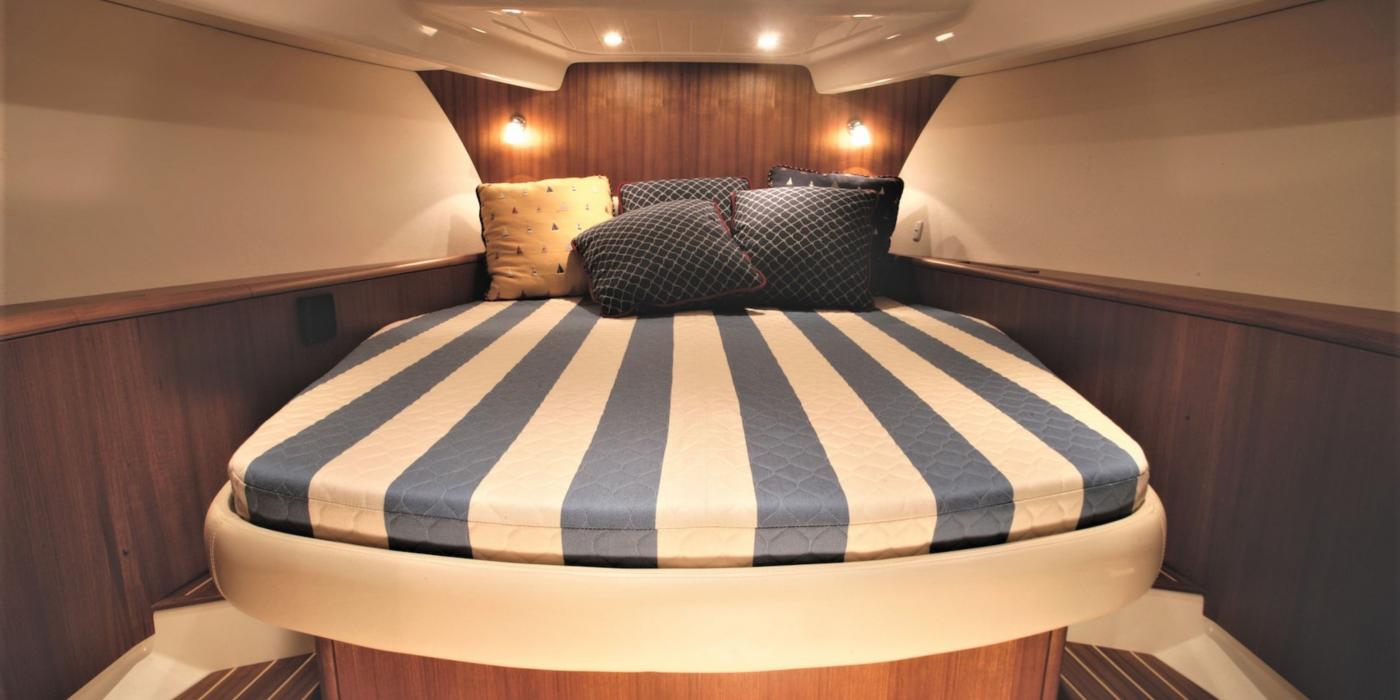 Oyster LD43 Double Cabin 3