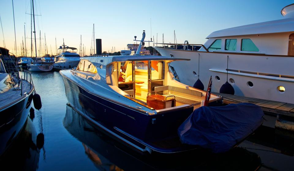 Oyster LD43 Moored at night