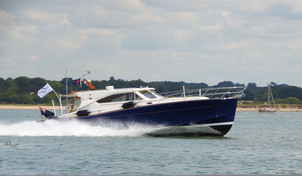 Oyster LD43 Motoring 1