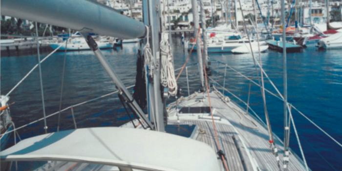 Oyster LW48 Foredeck