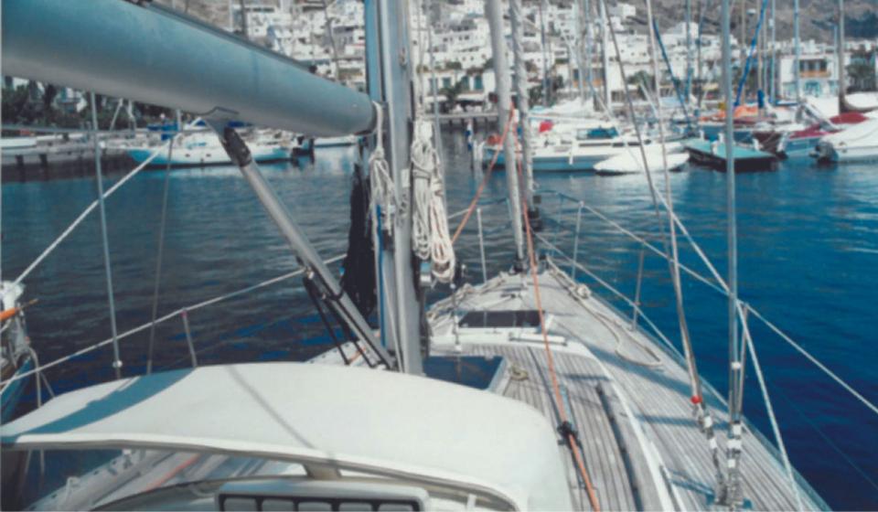 Oyster LW48 Foredeck